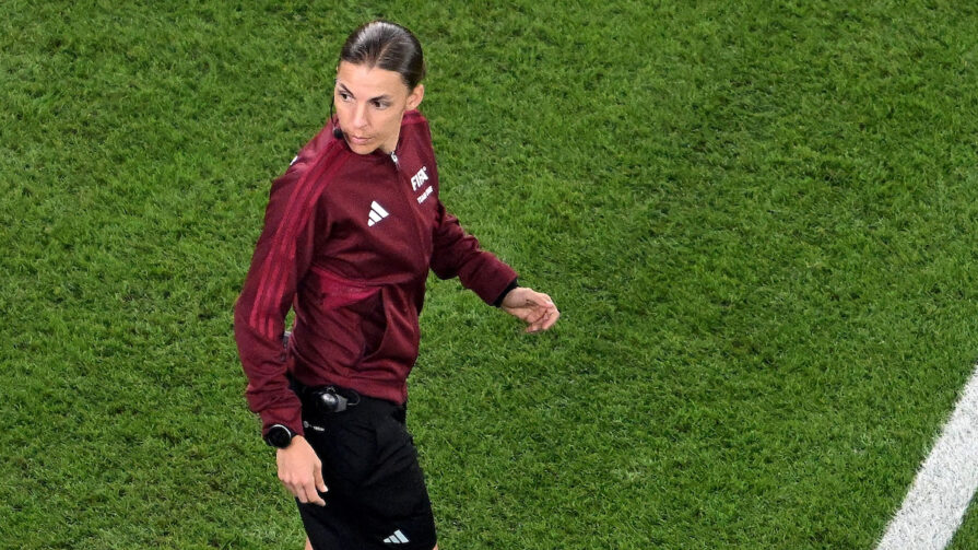 Stéphanie Frappart será la primera mujer en arbitrar un partido de un Mundial Masculino