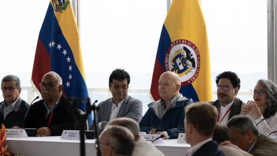 Representantes del Gobierno y miembros del ELN reunidos en Venezuela