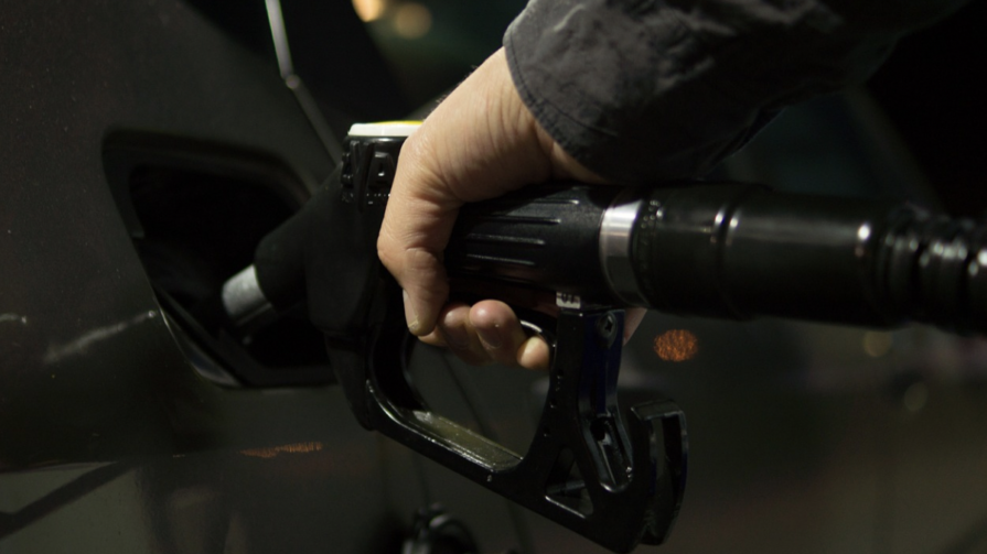 Precio de la gasolina subió 250 pesos