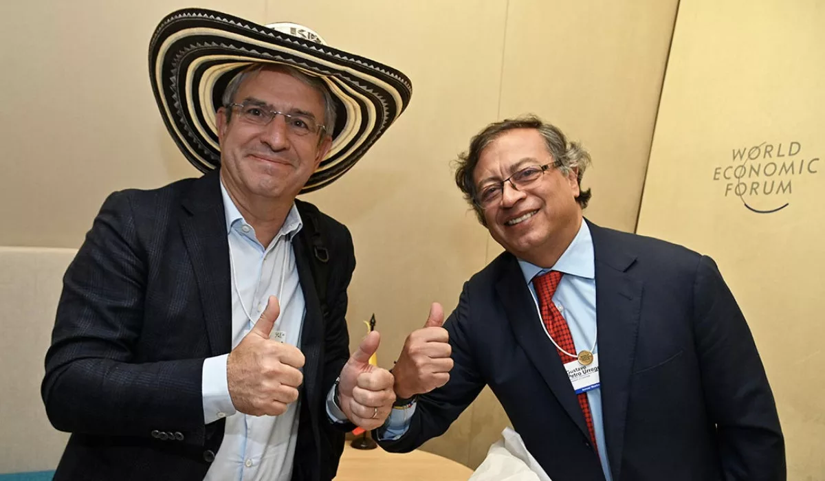 Gustavo Petro junto a Laurent Freixe, Vicepresidente de Nestlé para América Latina