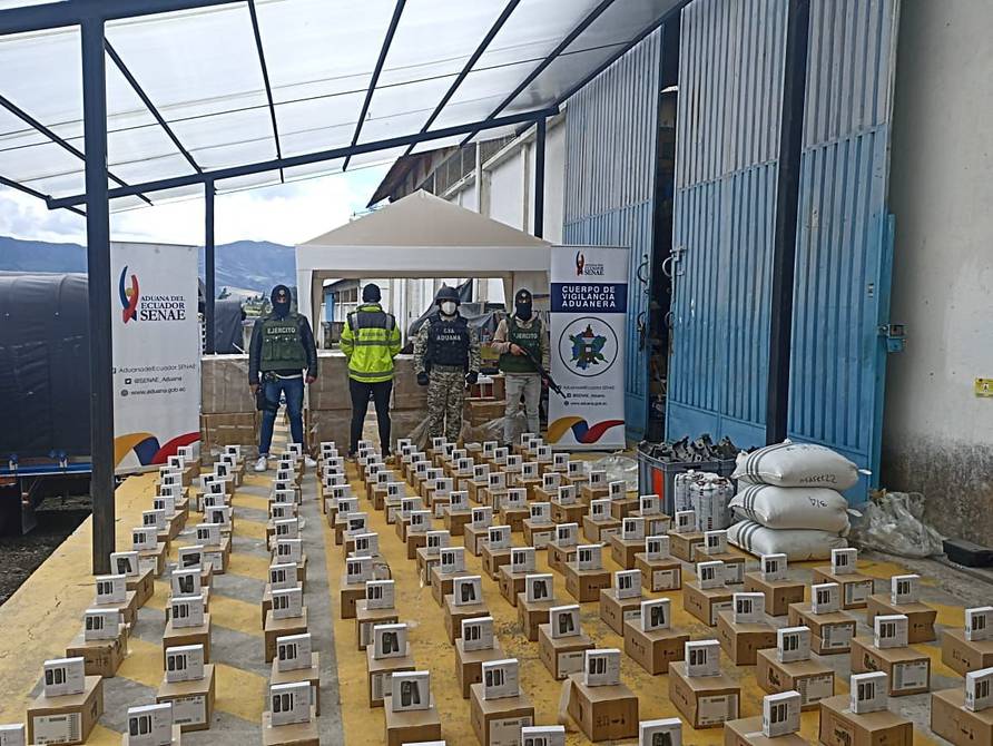 La semana pasada el Senae informó que se aprehendieron $ 1′768.417,20 dólares en mercancías de contrabando a nivel nacional, entre cajas de cigarrillos, maquinaria agrícola, productos naturales, prendas de vestir, celulares y artículos de belleza.