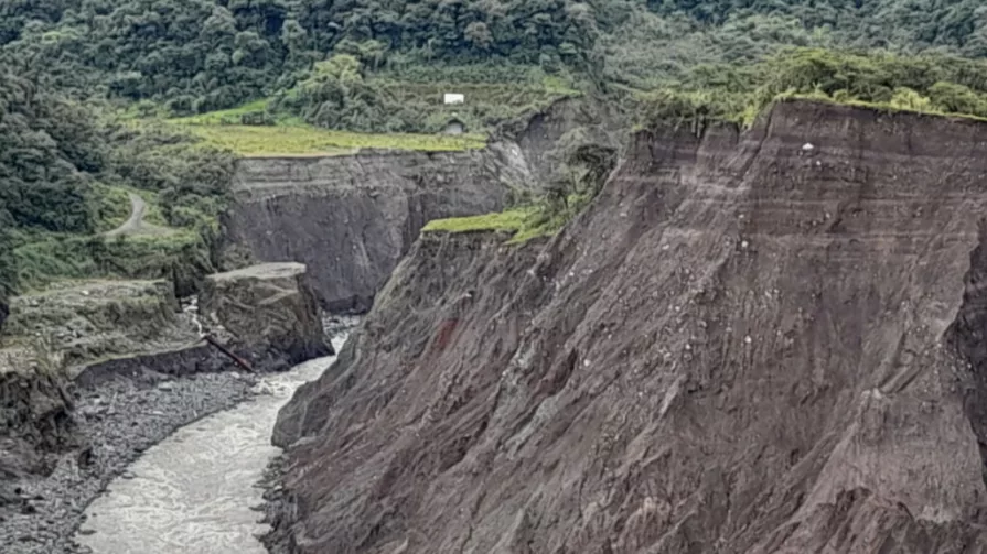 Este tipo de erosión se halla a 7,9 kilómetros de las obras de captación de Coca Codo Sinclair.