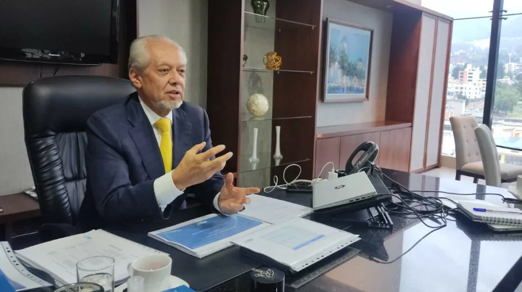 Iván Andrade, presidente del directorio de CFN y BanEcuador explica que en esta última institución se identificaron $172 millones en créditos de altos valores con problemas de pago.