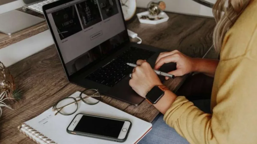 La búsqueda de empleo se torna más compleja, en un país donde casi seis millones de ecuatorianos está en el desempleo, subempleo o no tiene un empleo adecuado.