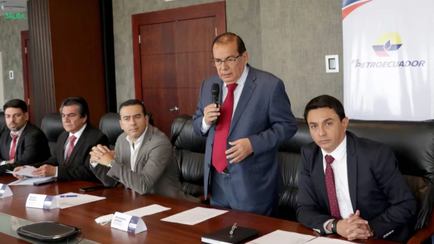 Petroecuador buscaba abrir las ofertas para la compra de 1′770.000 barriles de nafta de alto octano RON 95 en seis cargamentos de 295.000 barriles cada uno.