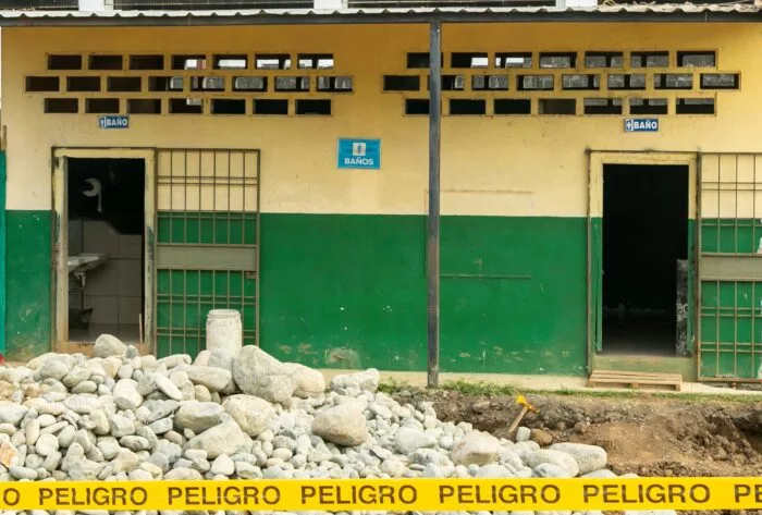 En Ecuador hay aproximadamente 4.855 instituciones educativas (la mayoría fiscales) que no cuentan con agua potable.