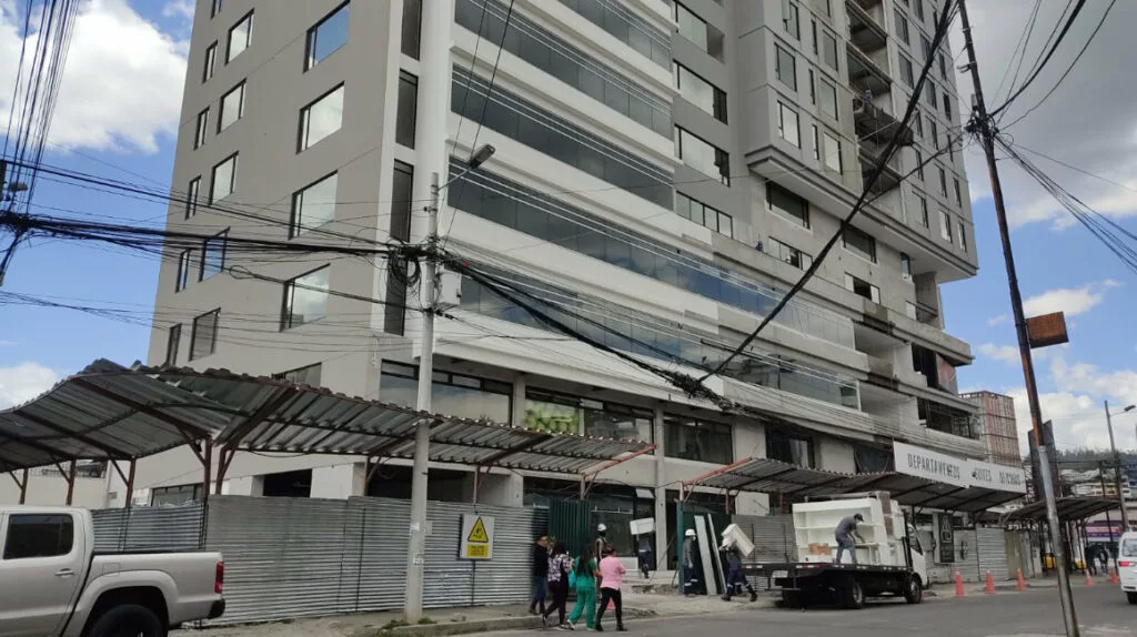 El 63% de los $596 millones en créditos hipotecarios para viviendas de más $90.000 fue colocado por la banca privada entre enero y julio de 2022.
