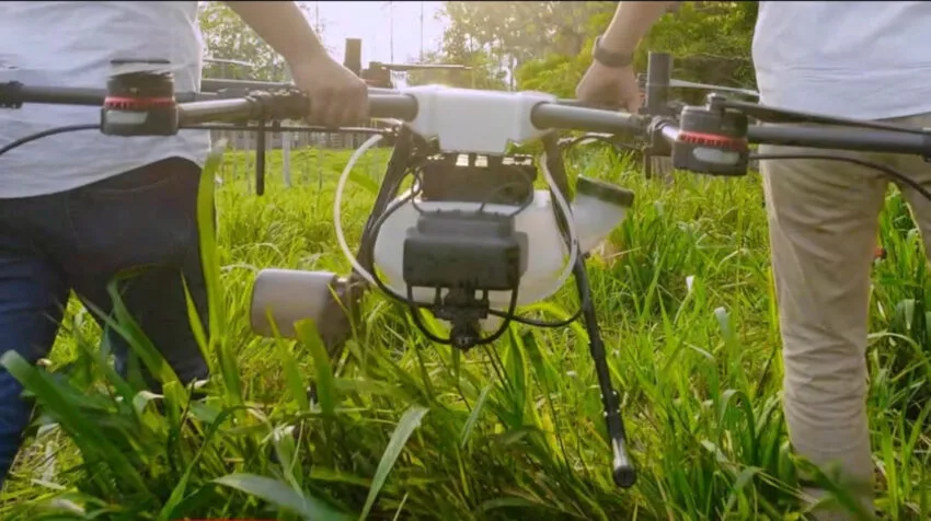 Según estudios de la empresa, los drones son hasta 50 veces más rápidos en la aplicación de productos químicos de protección de cultivos, que el pulverizador de mochila típico.