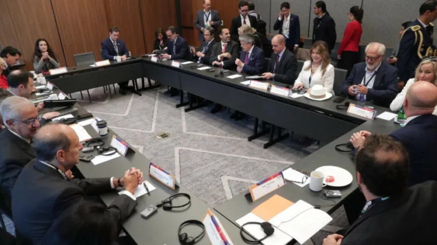 El incremento de 118 puntos en un solo día se dio tras la disposición de la unidad judicial de Luxemburgo de congelar las cuentas bancarias de Ecuador porque no ha pagado $391 millones a la petrolera Perenco.