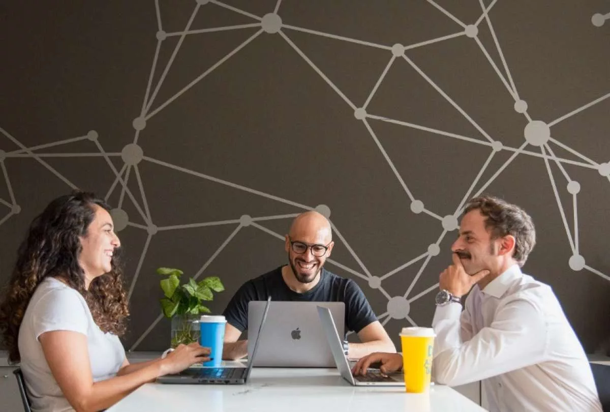 Estas personas serán parte de la red de programación más grande de Latinoamérica y aprenderán al unísono con estudiantes de toda la región.
