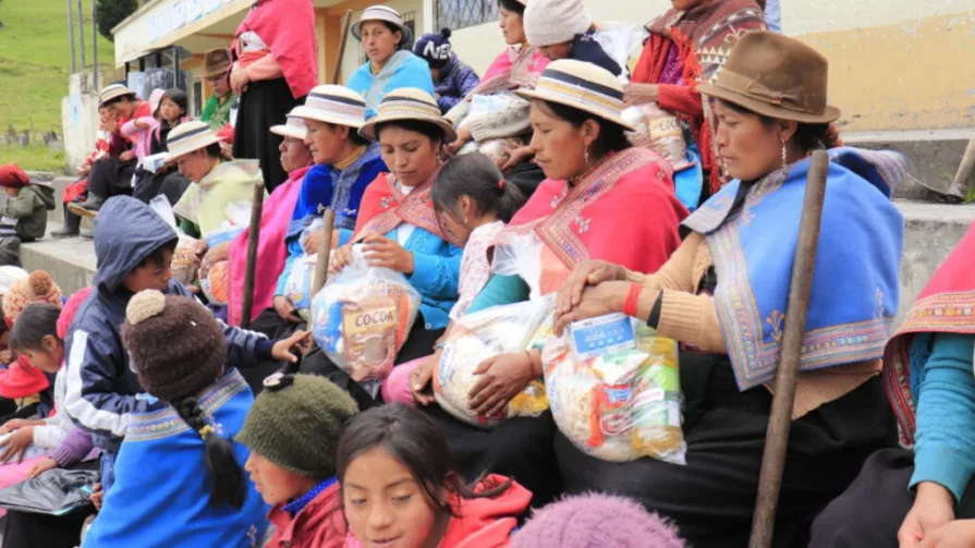 Las mujeres y las personas con menor nivel de educación del país también están entre la población más propensa a estar fuera del sistema financiero formal.