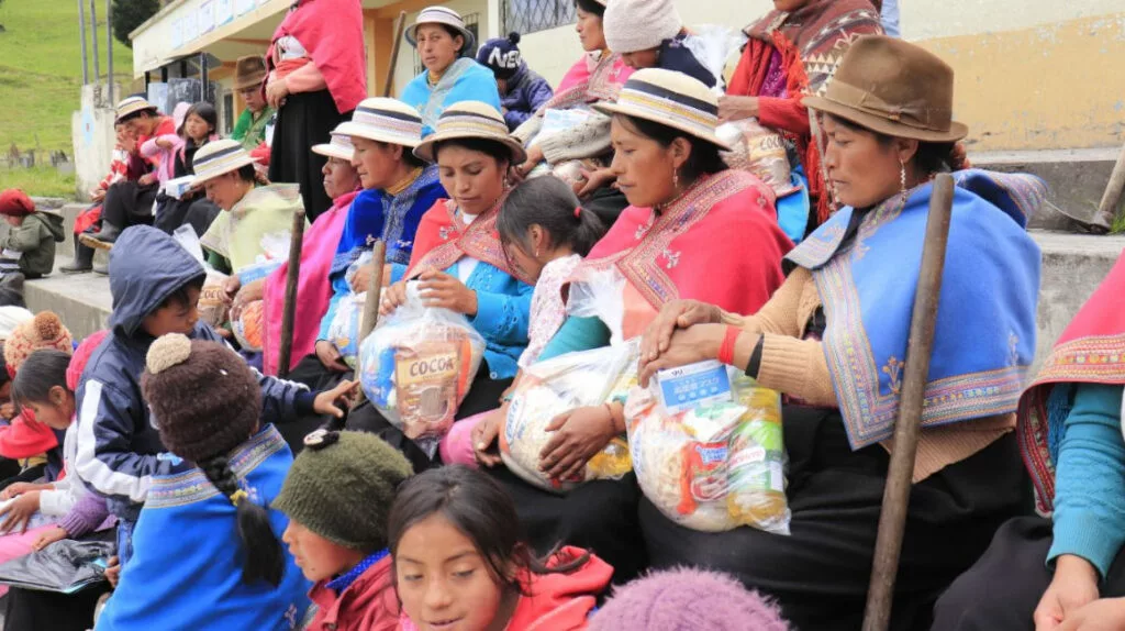 Las mujeres y las personas con menor nivel de educación del país también están entre la población más propensa a estar fuera del sistema financiero formal.