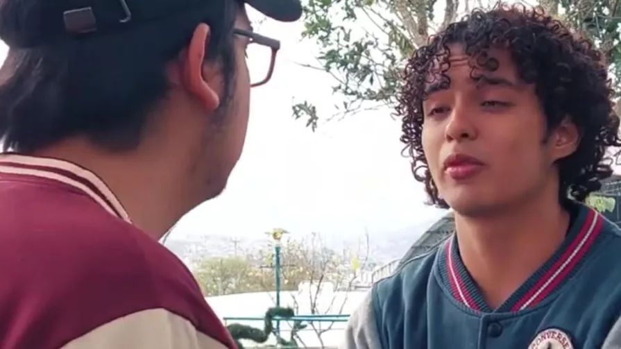 “Los Olvidados”, es un cortometraje dramático y melancólico, que toca temas como la migración, la delincuencia, la crisis venezolana, la xenofobia y la desesperación de aquellos que con pocos recursos económicos y pocas opciones enfrentan a diario sus problemas.