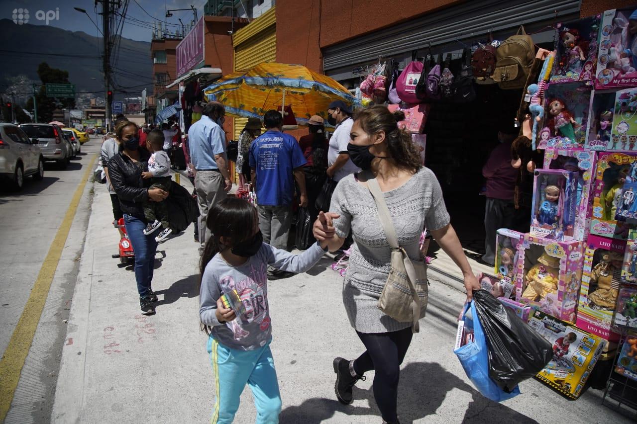 La economía nacional está concentrada en Pichincha y Guayas. Según el último reporte del Servicio de Rentas Internas (SRI), en esas regiones se registra un poco más del 75% de las ventas; mientras el nivel de formalidad y pago de impuestos es mucho menor en el resto del país.