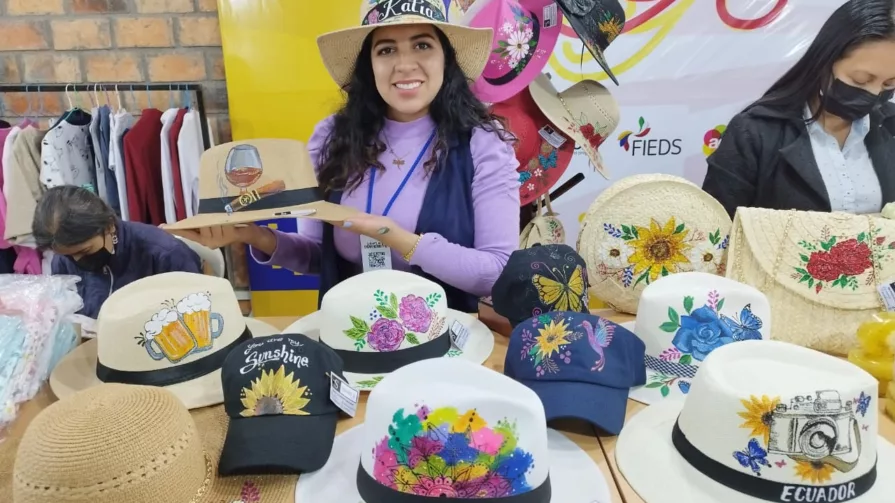 En la nave exclusiva para los emprendedores se puede encontrar una variedad de productos elaborados por manos lojanas.