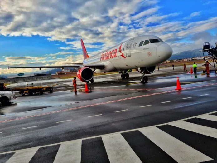 Mientras GOL no mantiene operaciones en Ecuador desde 2019, Avianca maneja tanto rutas nacionales como internacionales.