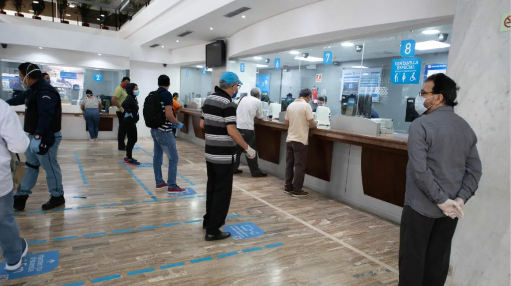 Las tasas de interés en Ecuador también se elevan por el incremento del riesgo país, que cerró en 1.494 puntos, el 14 de septiembre de 2022.