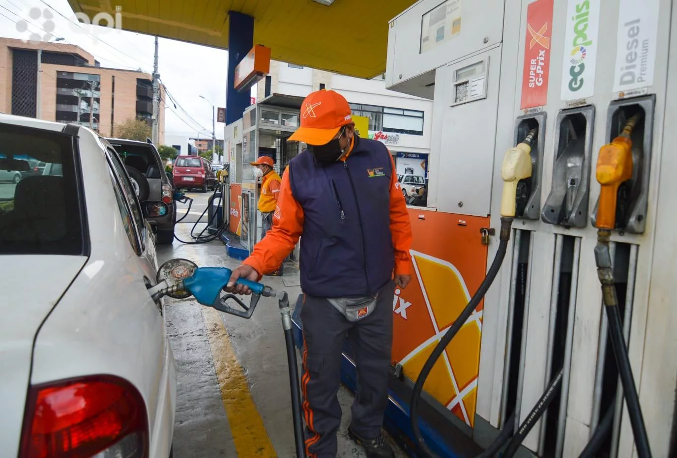 En términos generales, cuando el auto está diseñado para tener un combustible de mejor calidad y se utiliza uno de más baja calidad, el motor puede reportar problemas de desempeño, daños, reducción de la vida útil.