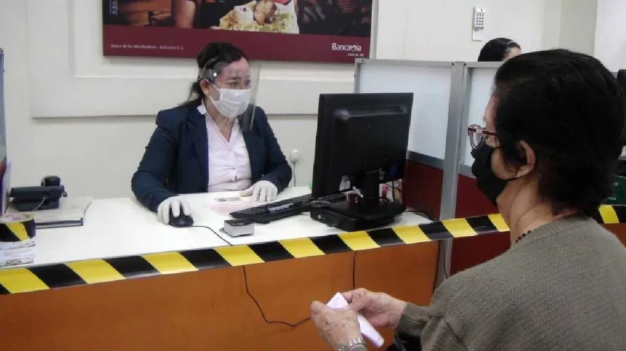 Los contribuyentes de la tercera edad ya no podrán pedir las devoluciones de IVA a través de correo electrónico a partir de la publicación de la resolución 44 en el Registro Oficial.
