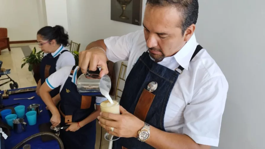 En esta escuela se ofertan cursos de evaluación sensorial o catación del café, con atributos que han llevado a conocer la calidad y manejo post cosecha o algún defecto en el cultivo.