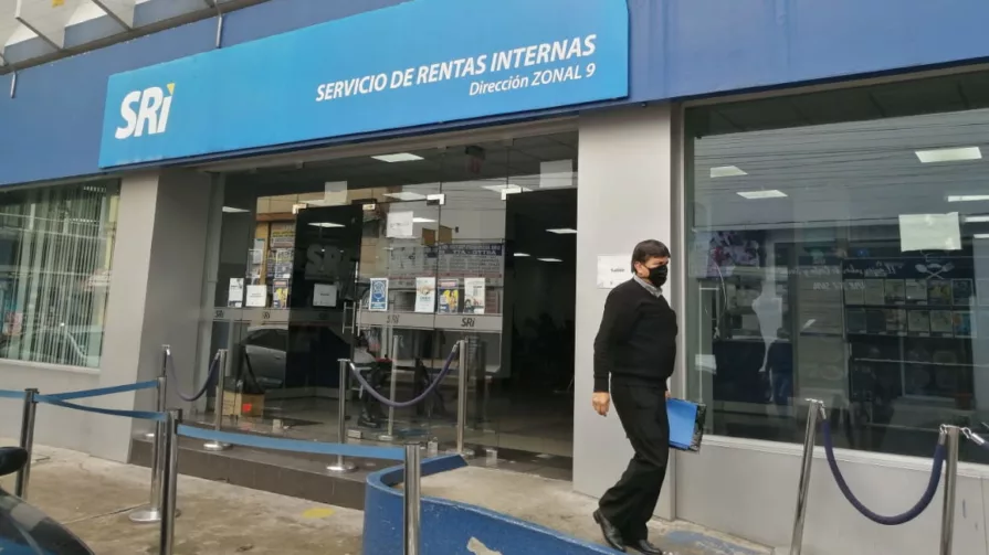 Sin una mayor recaudación de impuestos, esos valores se cubrirían con más endeudamiento interno o externo.
