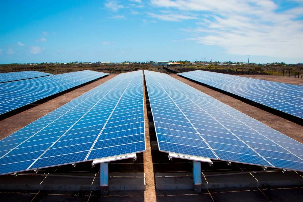 El Sistema Híbrido Isabela, un proyecto de energía solar para abastecer la demanda eléctrica en las Islas Galápagos en Ecuador.