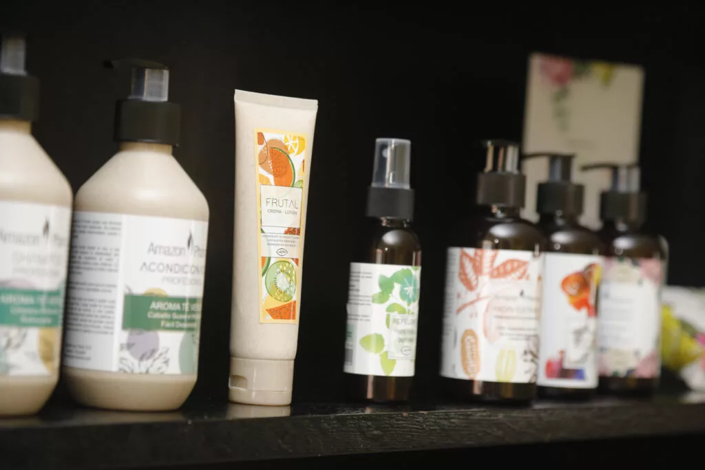 La línea principal de “Amazon Aroma” son los aceites esenciales 100% puros, el más conocido es el de lavanda, con propiedades para calmar el insomnio.