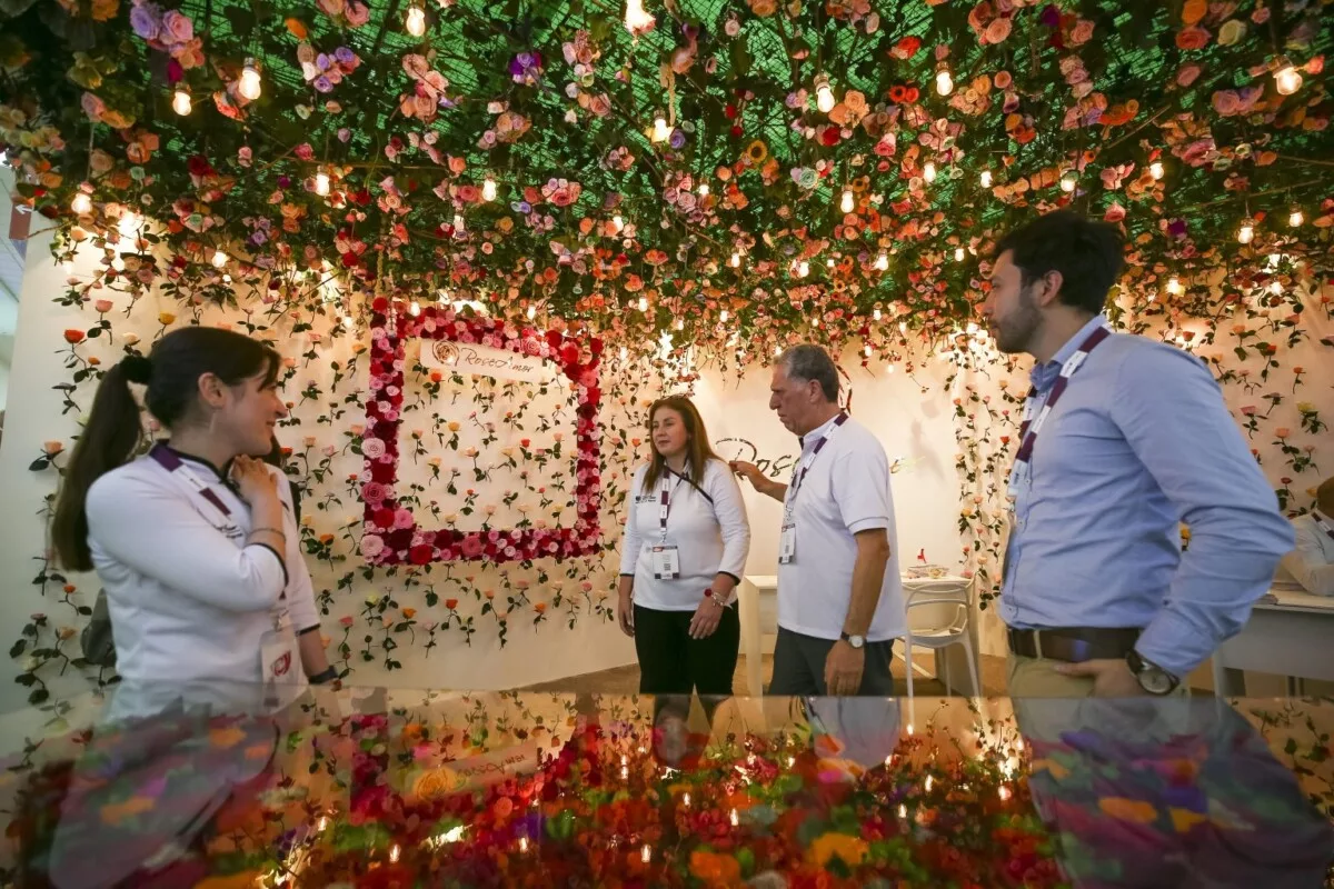 La mayoría de los visitantes procede de Estados Unidos, que es el principal mercado de destino de las flores ecuatorianas, seguido de la Unión Europea (UE) y de Rusia.
