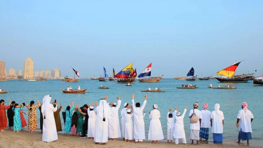 Esta actividad ha estado acompañada de muestras de los oficios tradicionales, asociados con el patrimonio marítimo de Qatar y la región del golfo.
