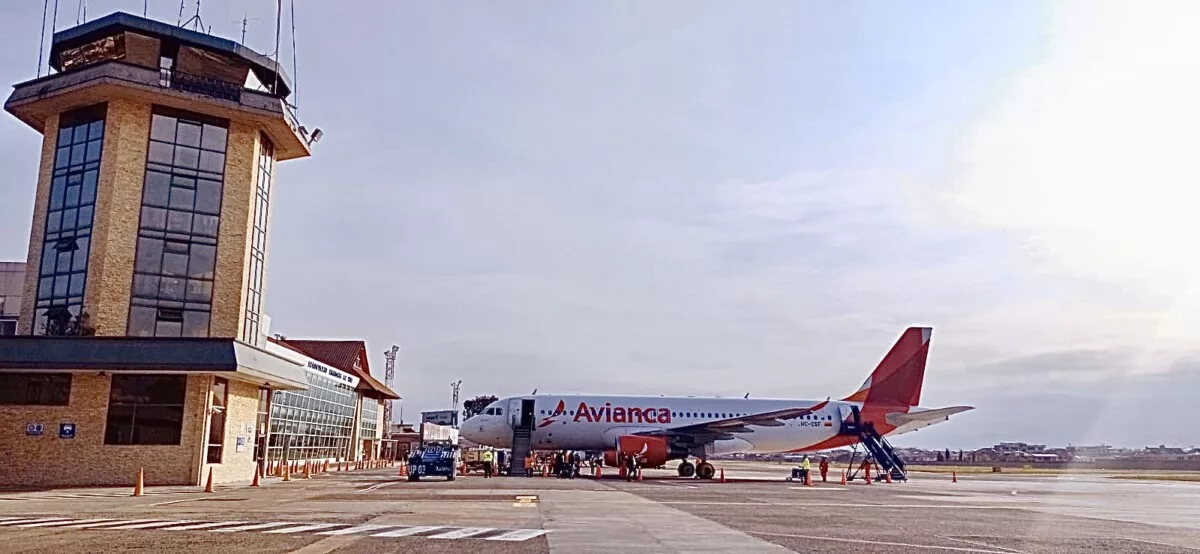 Actualmente, en Cuenca operan dos aerolíneas, las latinoamericanas Avianca y Latam, que vuelan hacia Quito y Guayaquil.