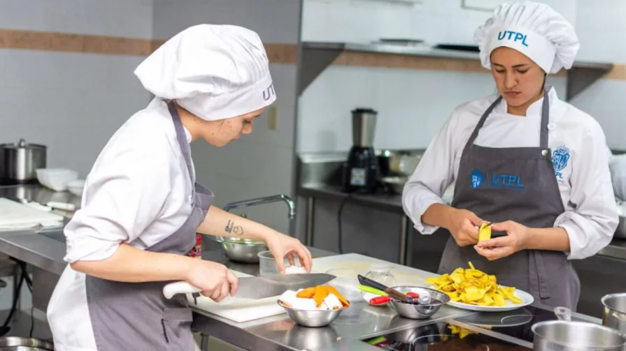La convocatoria, para ser parte de esta iniciativa, está dirigida a emprendedores gastronómicos de restaurantes, hosterías, huecas, kioskos, entre otros establecimientos.