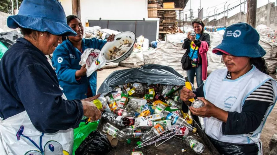 Renarec puso en marcha, hace casi dos años, su unidad de negocios. Esta organización agrupa a unos 1.500 recicladores provenientes de 50 asociaciones de todo el país.