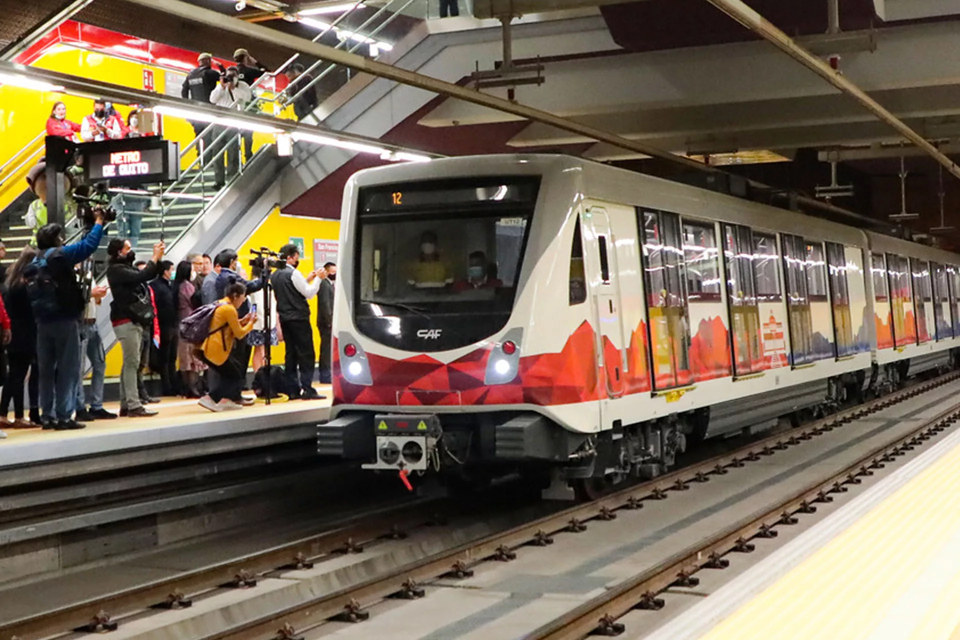 A partir del 5 de enero del siguiente año habrá trenes en movimiento, y la gente podrá descargarse una aplicación para obtener los pases de cortesía para viajar.