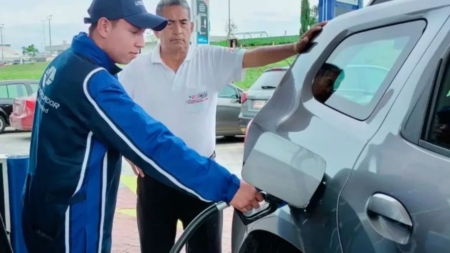 Cinco centavos, sube el precio de venta referencial sugerido para la gasolina súper premium de 95 octanos en las gasolineras de Petroecuador y sus afiliadas.