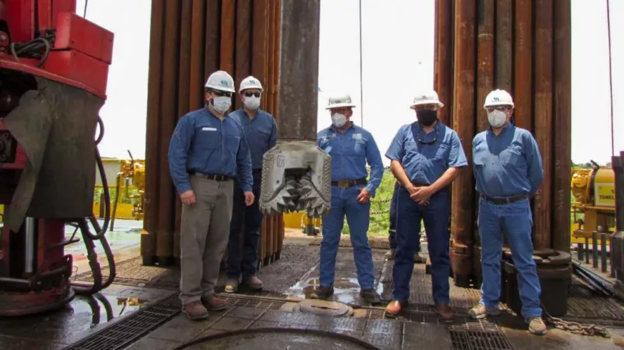 También podrá construir 26 plataformas nuevas, nueve estaciones y una subestación.