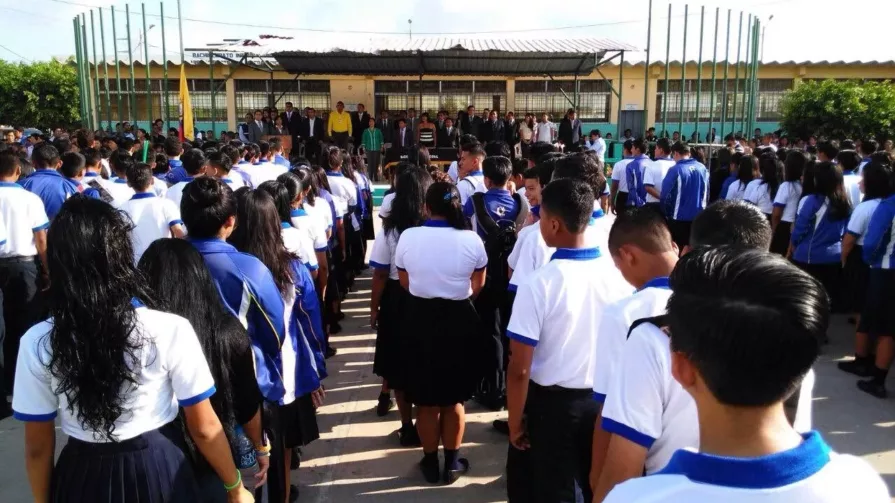 Hasta el año pasado, los estudiantes de los planteles públicos disfrutaban de un puente vacacional entre los dos festivos, lo que significaba unos 10 días de descanso, más o menos.