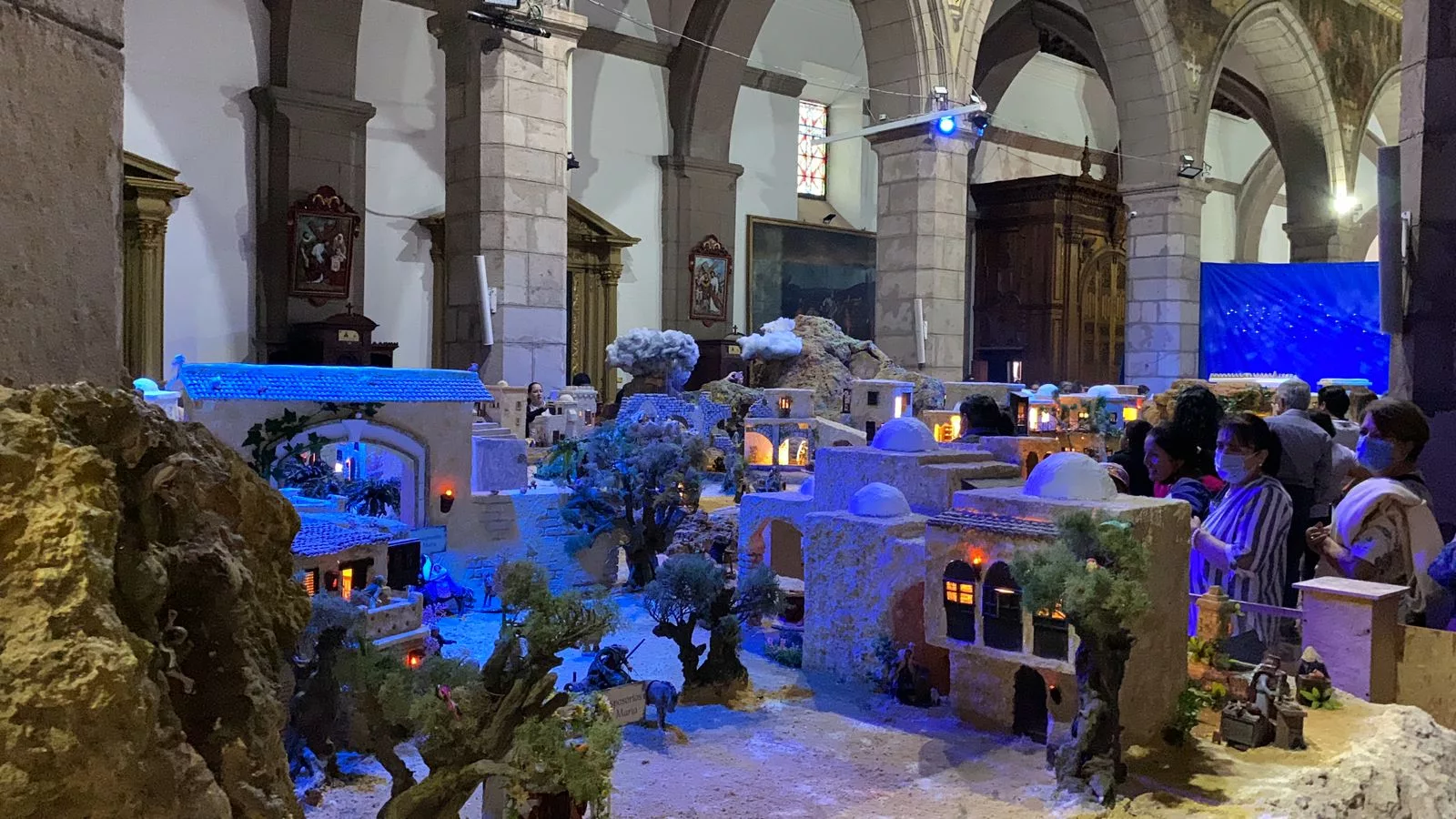 Actualmente, la gran obra de Arias se encuentra en exposición en la Iglesia Primada de Quito, donde miles de turistas y religiosos se han dado cita para conocer el trabajo armado por siete técnicos en 50 días.