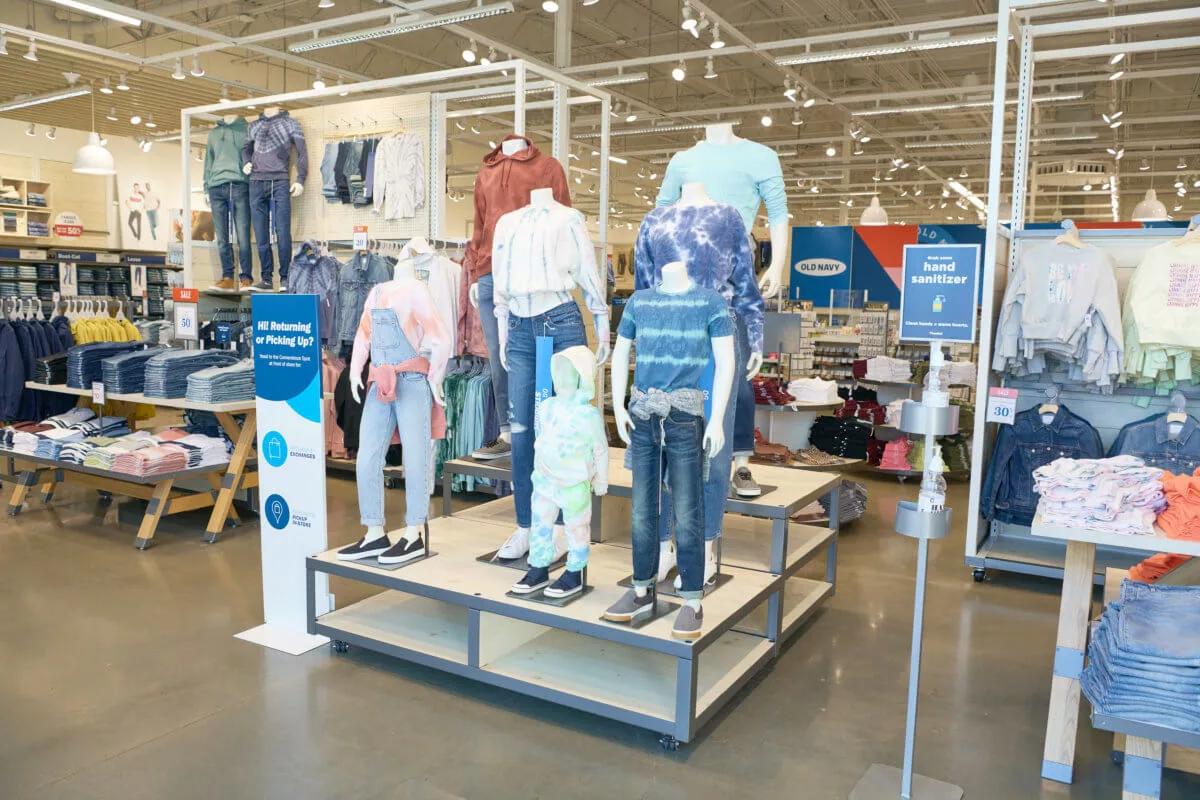 Old Navy abrió en la capital con una colección que ofrece a cada miembro de la familia atuendos divertidos, fabulosos y asequibles.