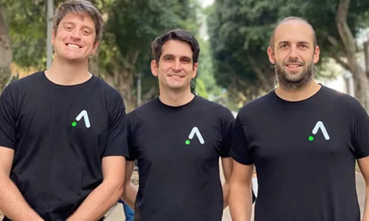 Quedaron entre los 12 finalistas y se fueron a vivir durante tres meses a Israel para acelerar su emprendimiento. Allí levantaron una ronda de inversión de 1,5 millones que les permitió lanzar la app en febrero de 2022.