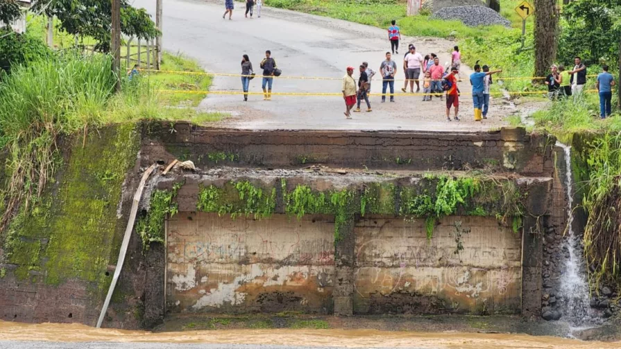 Pero ahora el Ministerio usará ese dinero para obras urgentes, como la construcción de un puente sobre el río Blanco, en el cantón La Concordia.