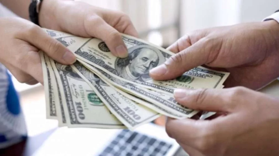 El número de ecuatorianos que pagaron con puntalidad sus deudas aumentó en 2022.