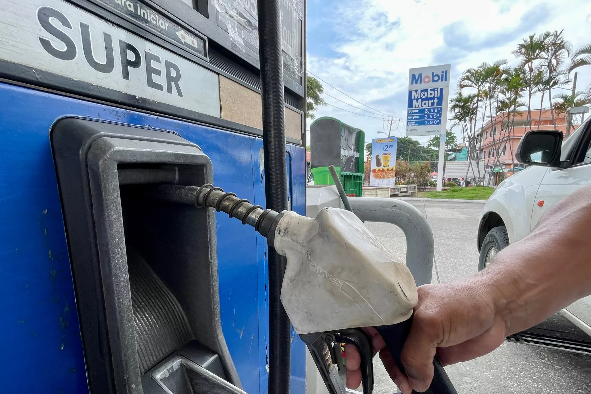 La gasolina súper tiene 95 octanos y la ecoplus tiene 89 octanos. Son los derivados con mayor octanaje dentro del mercado de gasolinas del sector automotor ecuatoriano.
