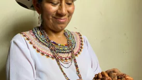 La emprendedora resalta que el valor agregado de Nicka es que se elaboran con cacao fino de aroma de la Amazonía ecuatoriana, que se produce en un sistema agro forestal sin químicos.