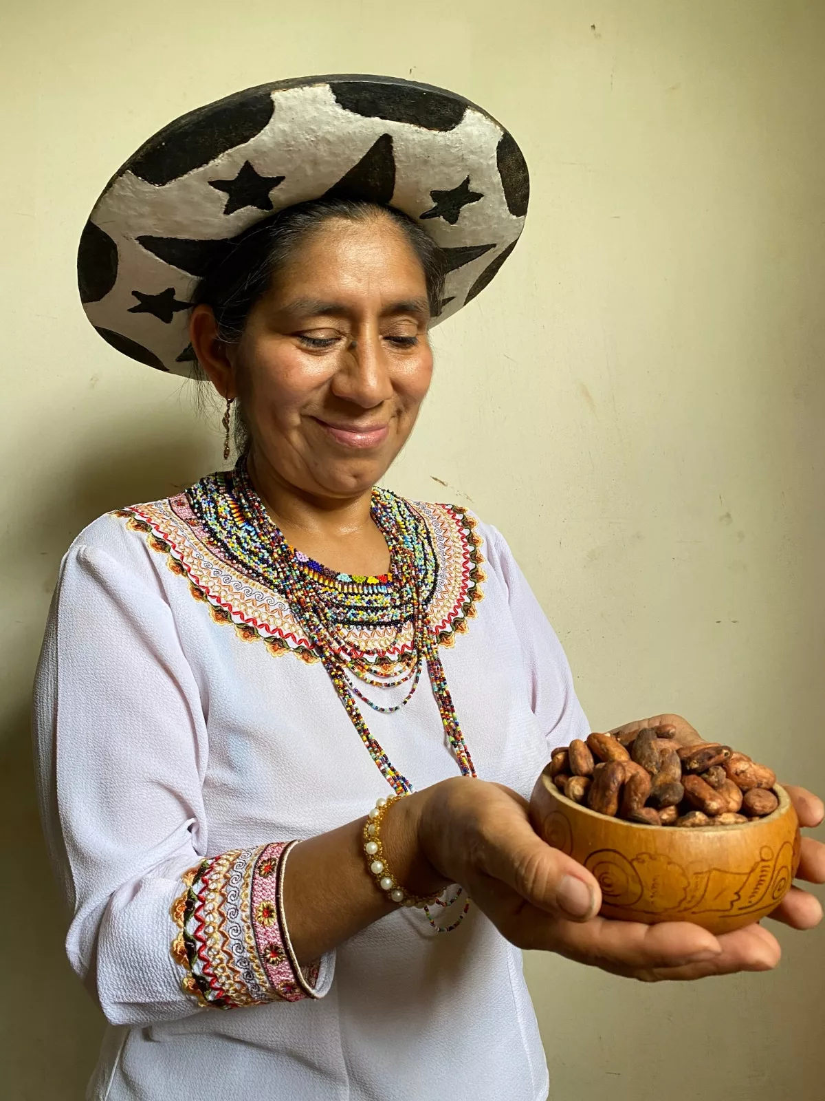 La emprendedora resalta que el valor agregado de Nicka es que se elaboran con cacao fino de aroma de la Amazonía ecuatoriana, que se produce en un sistema agro forestal sin químicos.