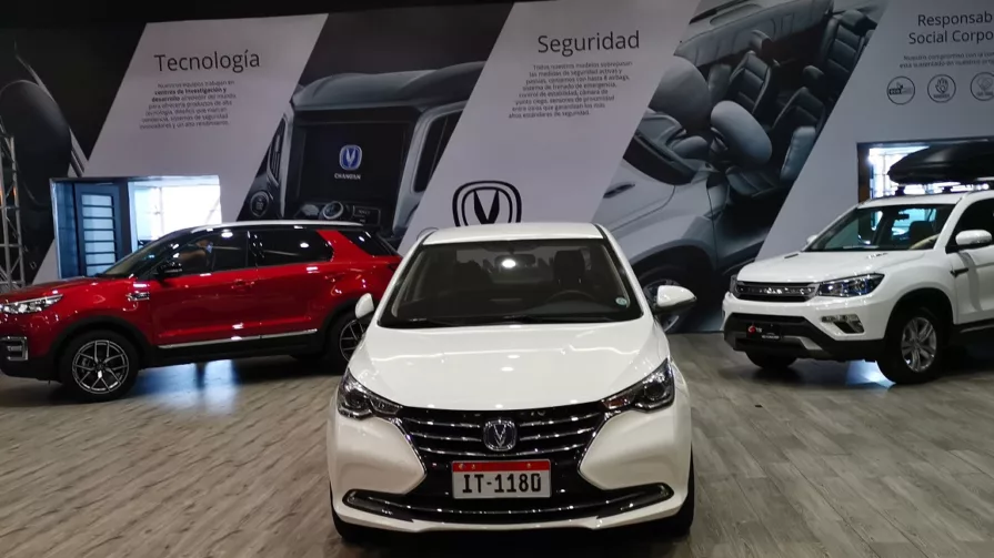 El cliente puede encontrar autos pequeños chinos que van desde los $ 8.690 hasta de marcas de lujo alemanas, como Audi, BMWo Mercedes Benz, cuyos costos pueden alcanzar los $80.000.