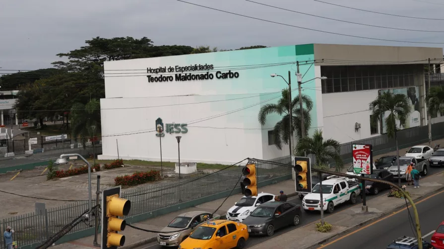 El Hospital Teodoro Maldonado Carbo del IESS en Guayaquil registra 30 casos de corrupción entre 2015 y 2021.
