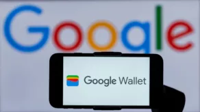 La Billetera de Google tiene un número de tarjeta alternativo (un token), que es específico del dispositivo y está asociado con un código de seguridad dinámico que cambia con cada transacción.