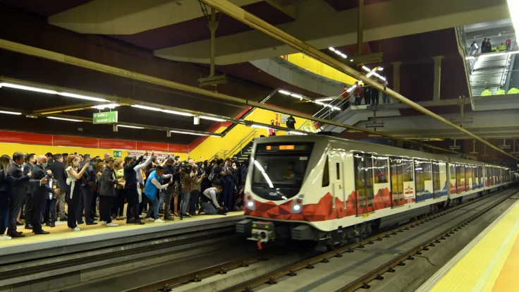 La tarifa establecida mediante ordenanza metropolitana es de $0,45 para el viaje sencillo.