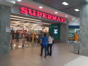 Corporación Favorita, que maneja los supermercados Supermaxi y otras 30 marcas, se mantiene como la empresa con más ingresos del país, con $2.356 millones en 2022.