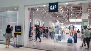 GAP Inc. reporta 3.453 tiendas en más de 40 países, el 75% operadas por la misma empresa.